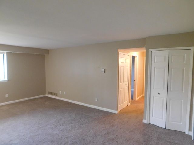 30042 W 12 Mile Road 52, Farmington Hills, MI 48334