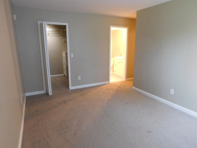 30042 W 12 Mile Road 52, Farmington Hills, MI 48334