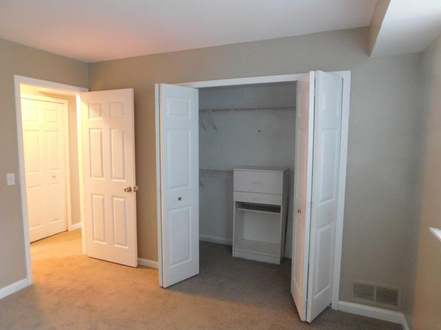 30042 W 12 Mile Road 52, Farmington Hills, MI 48334