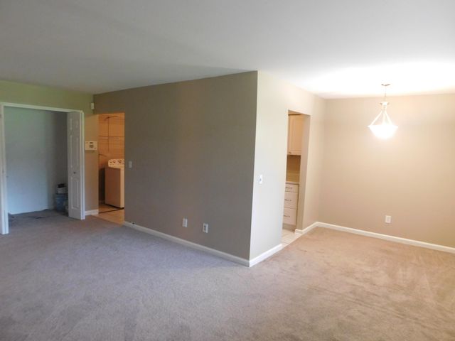 30042 W 12 Mile Road 52, Farmington Hills, MI 48334