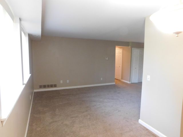 30042 W 12 Mile Road 52, Farmington Hills, MI 48334