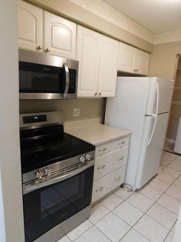 30042 W 12 Mile Road 52, Farmington Hills, MI 48334