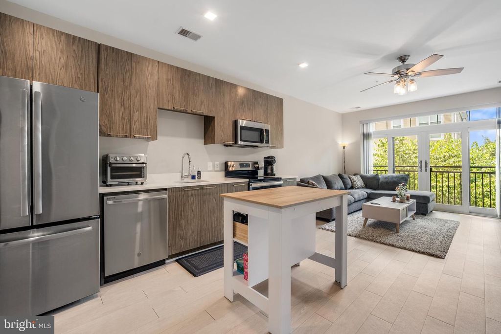 989 S BUCHANAN ST #311, Arlington, VA 22204
