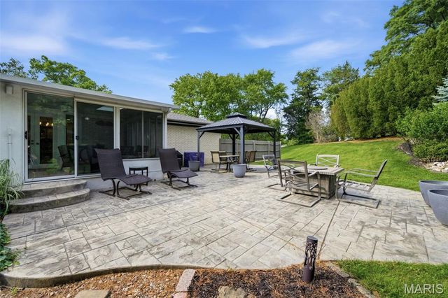 9102 Fox Estates Drive, Sunset Hills, MO 63127