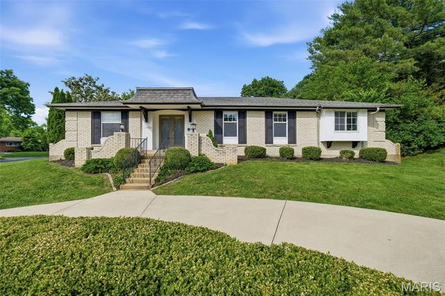 9102 Fox Estates Drive, Sunset Hills, MO 63127