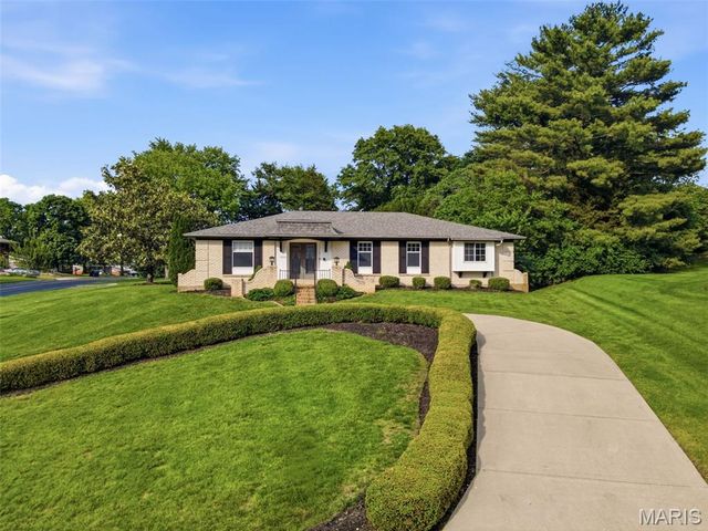 9102 Fox Estates Drive, Sunset Hills, MO 63127