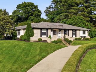 9102 Fox Estates Drive, Sunset Hills, MO 63127