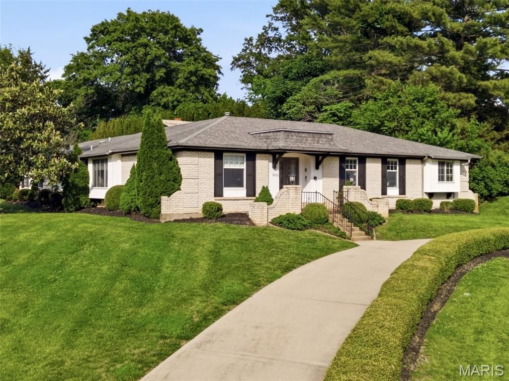 9102 Fox Estates Drive, Sunset Hills, MO 63127