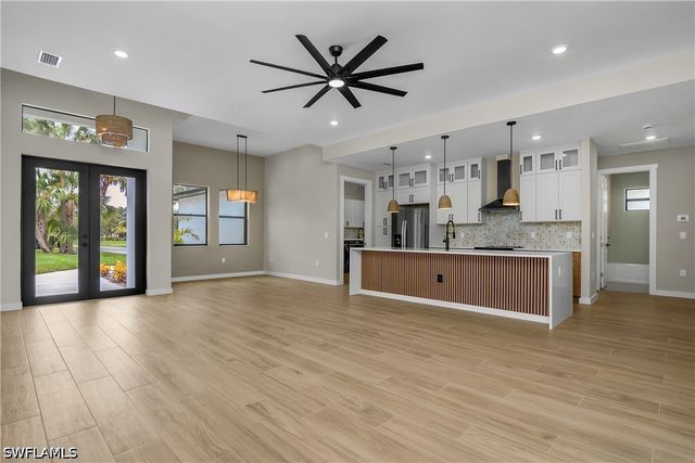 2719 2nd ST NW, Naples, FL 34120
