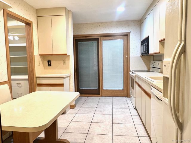 97 Ellery Street, Brentwood, NY 11717