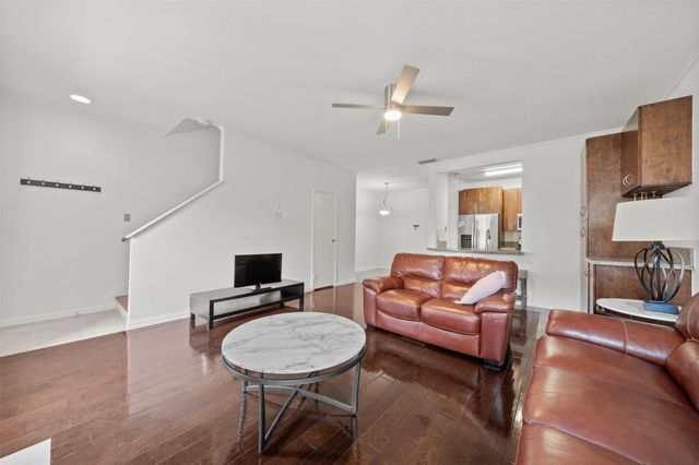 9850 Pagewood Lane 1402, Houston, TX 77042