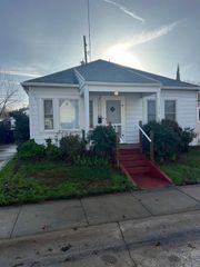 1519 32nd St, Sacramento, CA 95816