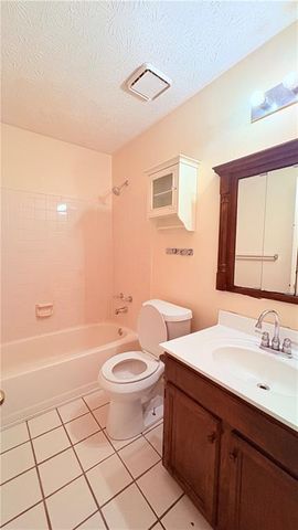 221 Heathrow Drive, Riverdale, GA 30274