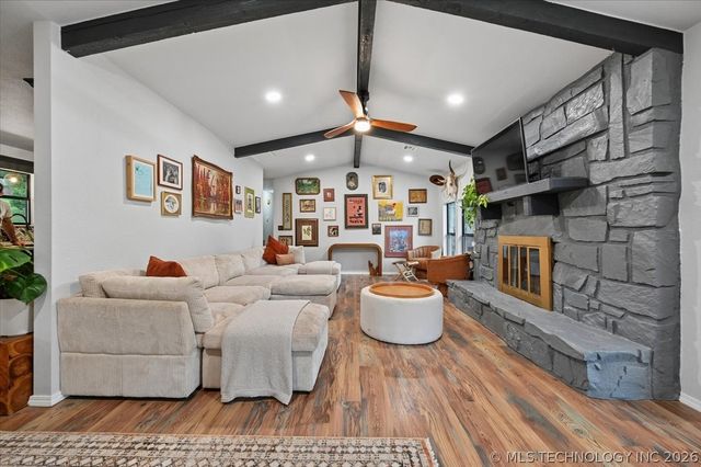 201 N Oak Ridge Drive, Sand Springs, OK 74063