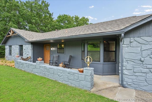 201 N Oak Ridge Drive, Sand Springs, OK 74063