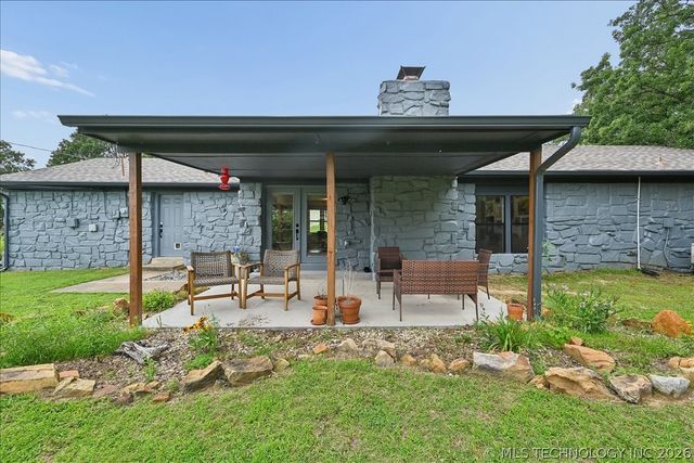 201 N Oak Ridge Drive, Sand Springs, OK 74063