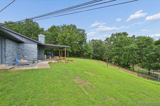 201 N Oak Ridge Drive, Sand Springs, OK 74063