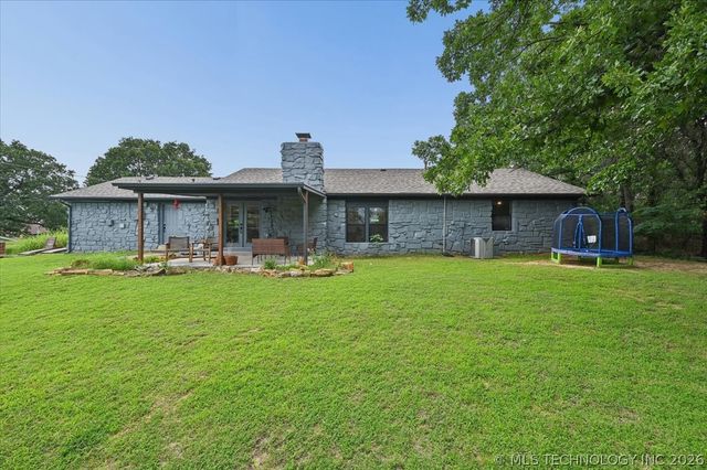 201 N Oak Ridge Drive, Sand Springs, OK 74063