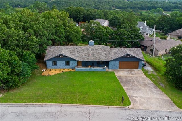 201 N Oak Ridge Drive, Sand Springs, OK 74063