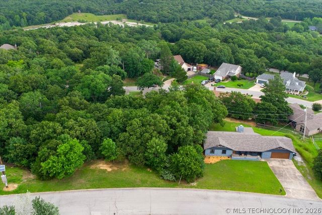 201 N Oak Ridge Drive, Sand Springs, OK 74063