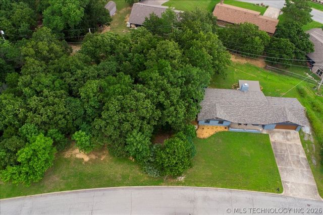 201 N Oak Ridge Drive, Sand Springs, OK 74063