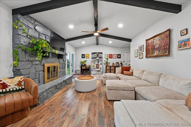 201 N Oak Ridge Drive, Sand Springs, OK 74063