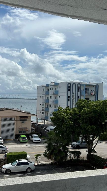 1801 S Treasure Dr 415, North Bay Village, FL 33141