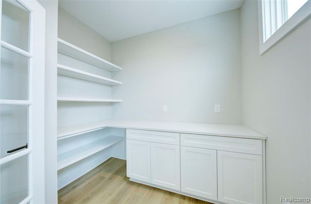 676 Round Rock Dr, Howell, MI 48843