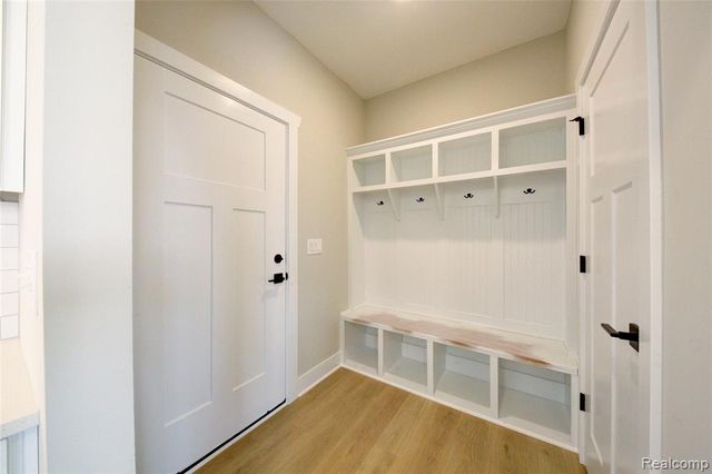 676 Round Rock Dr, Howell, MI 48843