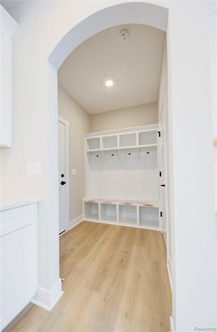 676 Round Rock Dr, Howell, MI 48843