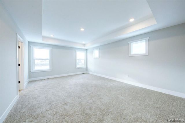 676 Round Rock Dr, Howell, MI 48843