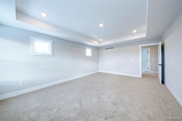 676 Round Rock Dr, Howell, MI 48843