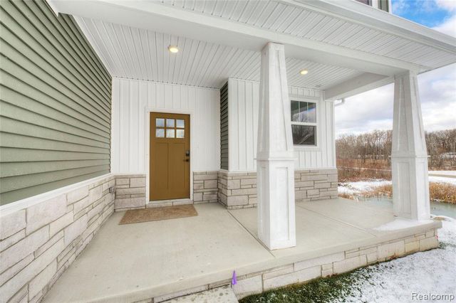 676 Round Rock Dr, Howell, MI 48843