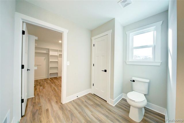 676 Round Rock Dr, Howell, MI 48843