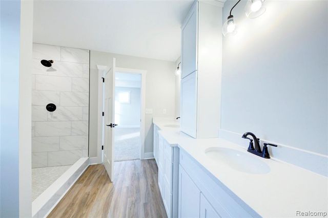 676 Round Rock Dr, Howell, MI 48843