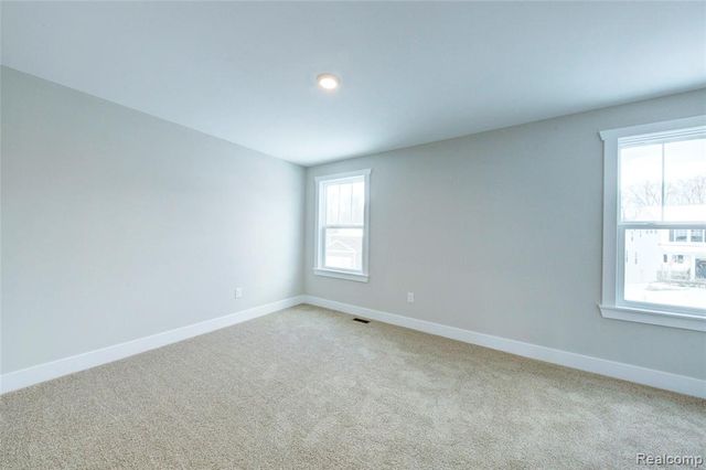 676 Round Rock Dr, Howell, MI 48843