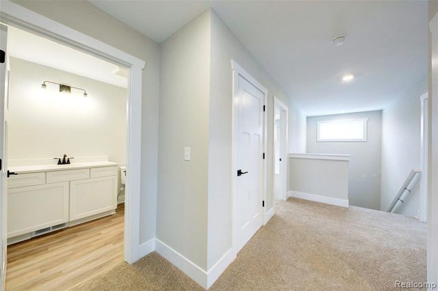 676 Round Rock Dr, Howell, MI 48843