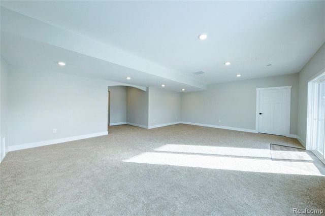 676 Round Rock Dr, Howell, MI 48843