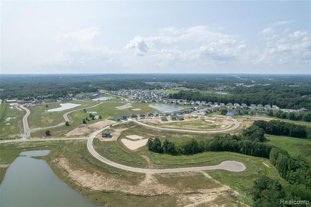 676 Round Rock Dr, Howell, MI 48843