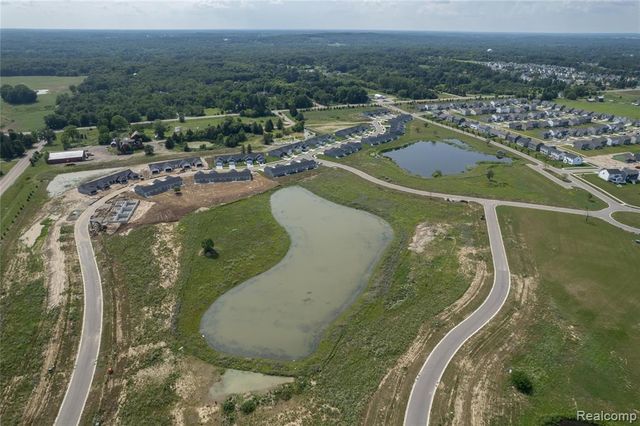 676 Round Rock Dr, Howell, MI 48843