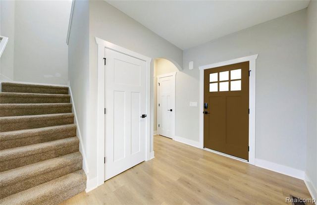 676 Round Rock Dr, Howell, MI 48843