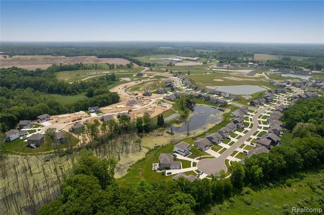 676 Round Rock Dr, Howell, MI 48843