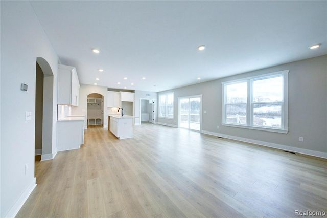 676 Round Rock Dr, Howell, MI 48843