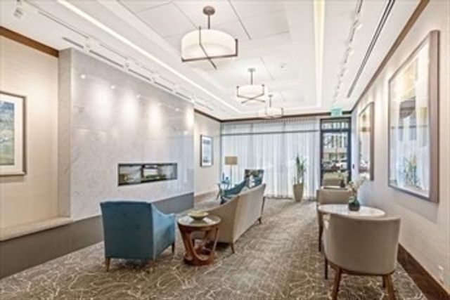 6 Whittier Place 6H, Boston, MA 02114