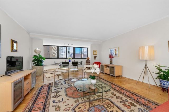 6 Whittier Place 6H, Boston, MA 02114