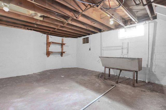 2204 Medina Avenue, Columbus, OH 43211