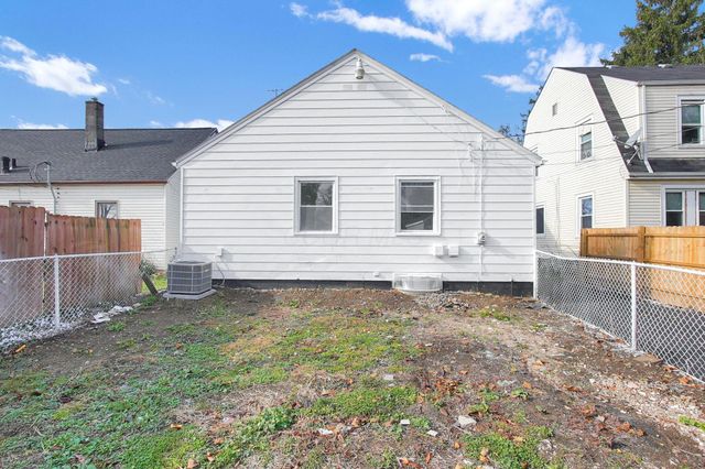 2204 Medina Avenue, Columbus, OH 43211