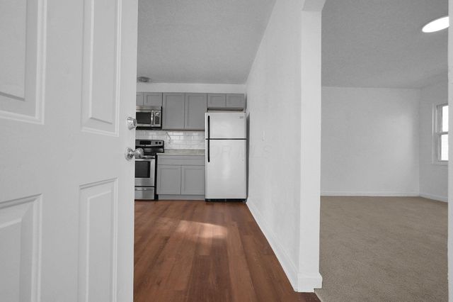 2204 Medina Avenue, Columbus, OH 43211