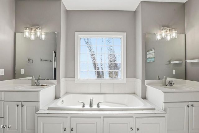 125 Dexterfield Drive, Fuquay Varina, NC 27526