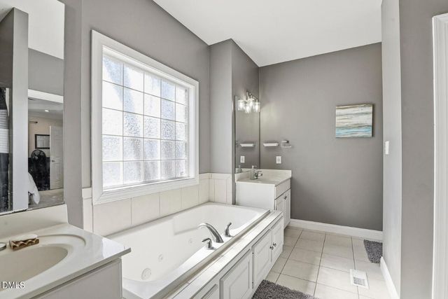 125 Dexterfield Drive, Fuquay Varina, NC 27526